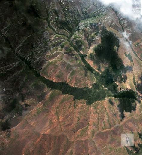 崑崙山 夏楓|從空中看中國｜「萬山之祖」崑崙山：它把中國分成了 